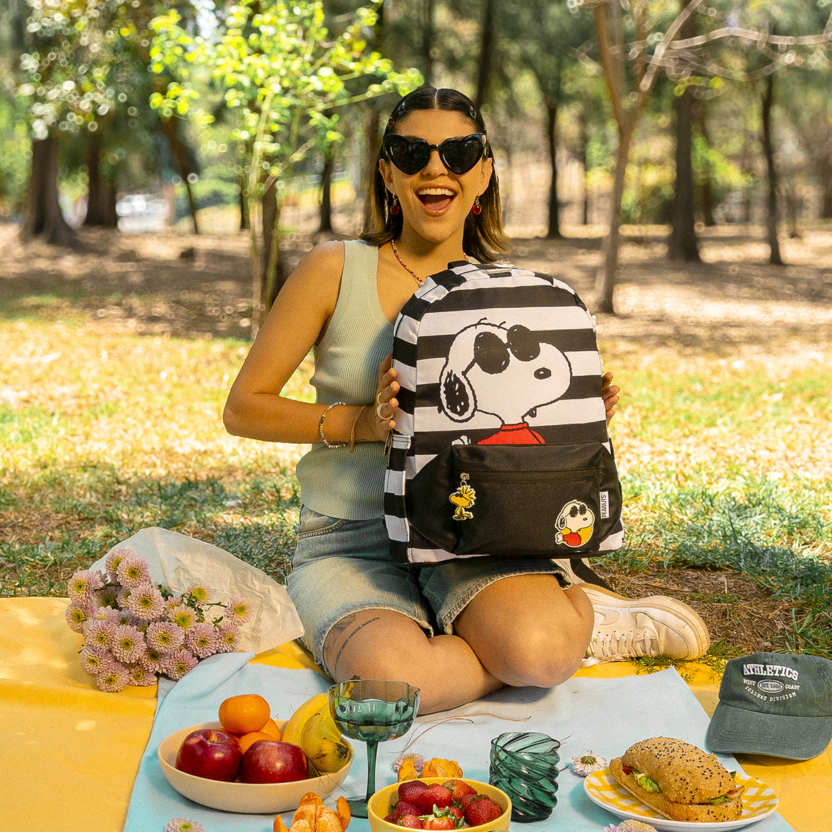 Mochila con cangurera Peanuts Snoopy Black and White