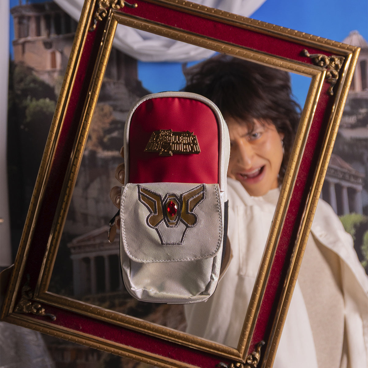 Estuchera Pegaso Caballeros del Zodiaco Armadura Bronce