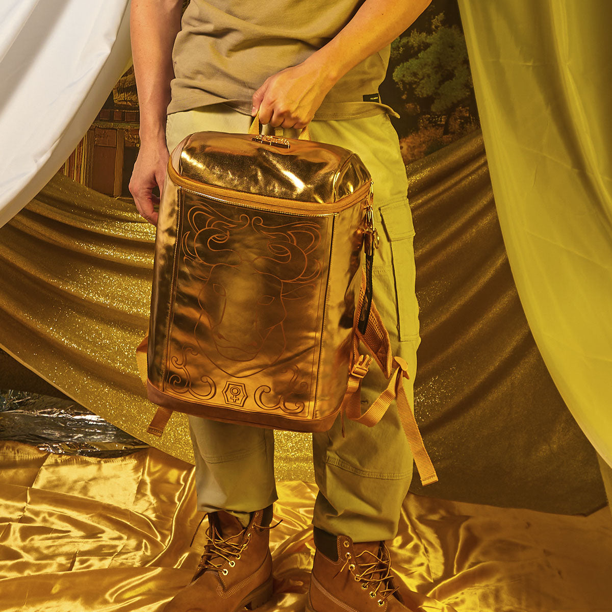 Mochila Armadura Dorada Caballeros del Zodiaco