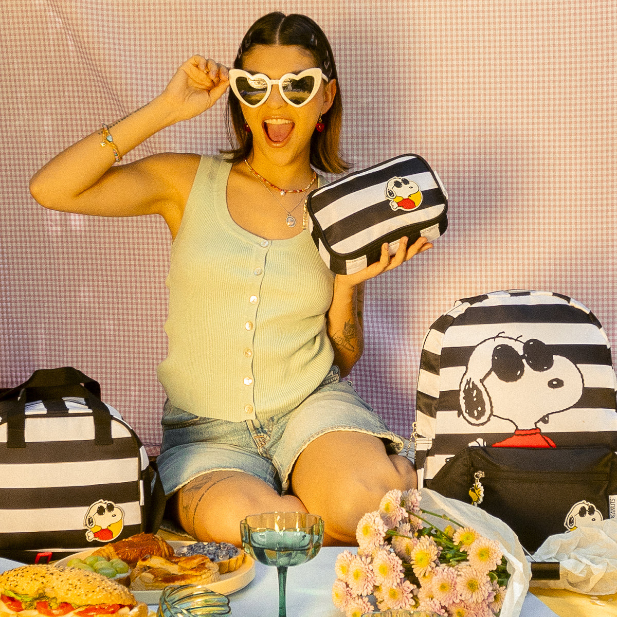 Mochila con cangurera Peanuts Snoopy Black and White