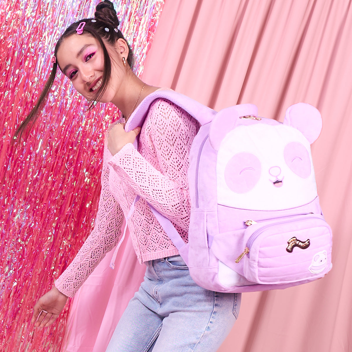 Mochila Squishmallows Panda Lila con cangurera incluida